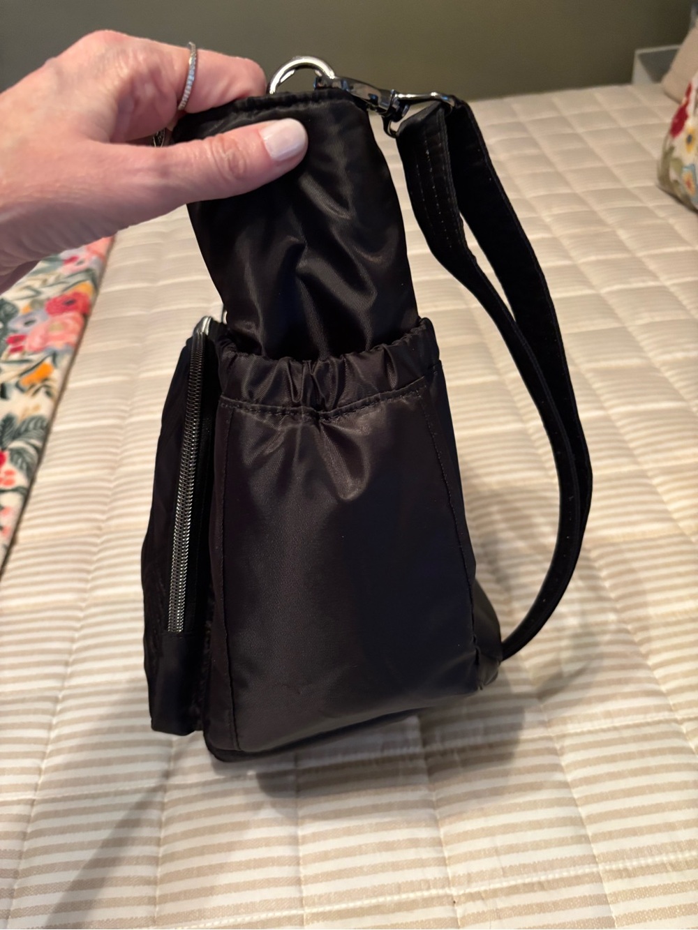 Lug Toodles Black Quilted Crossbody Bag with Star-Print Interior - Picture 4 of 8